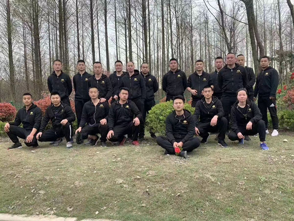 珠宝行业的安全挑战与解决方案：雇佣保镖